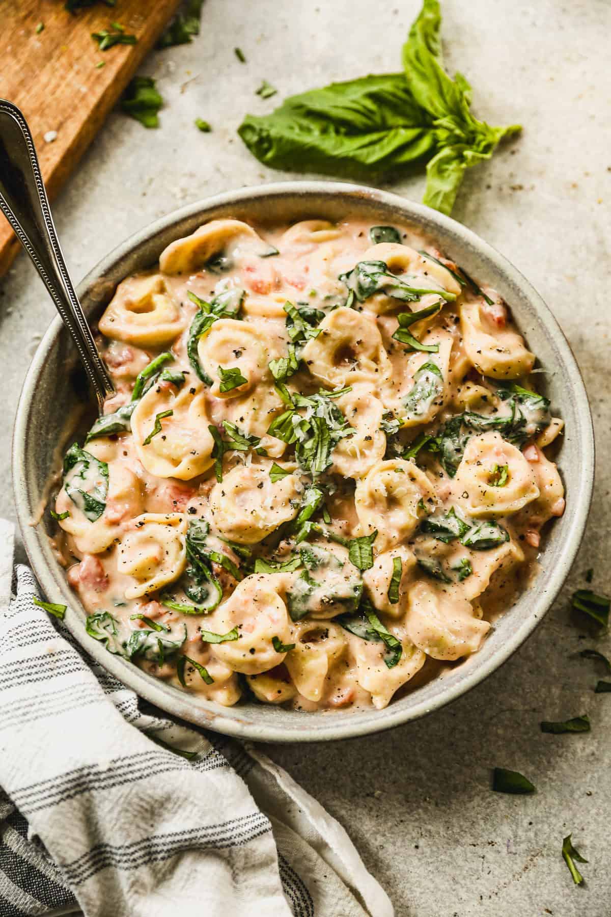 Indulgent Creamy Spinach Tomato Tortellini: Your Cozy Dinner